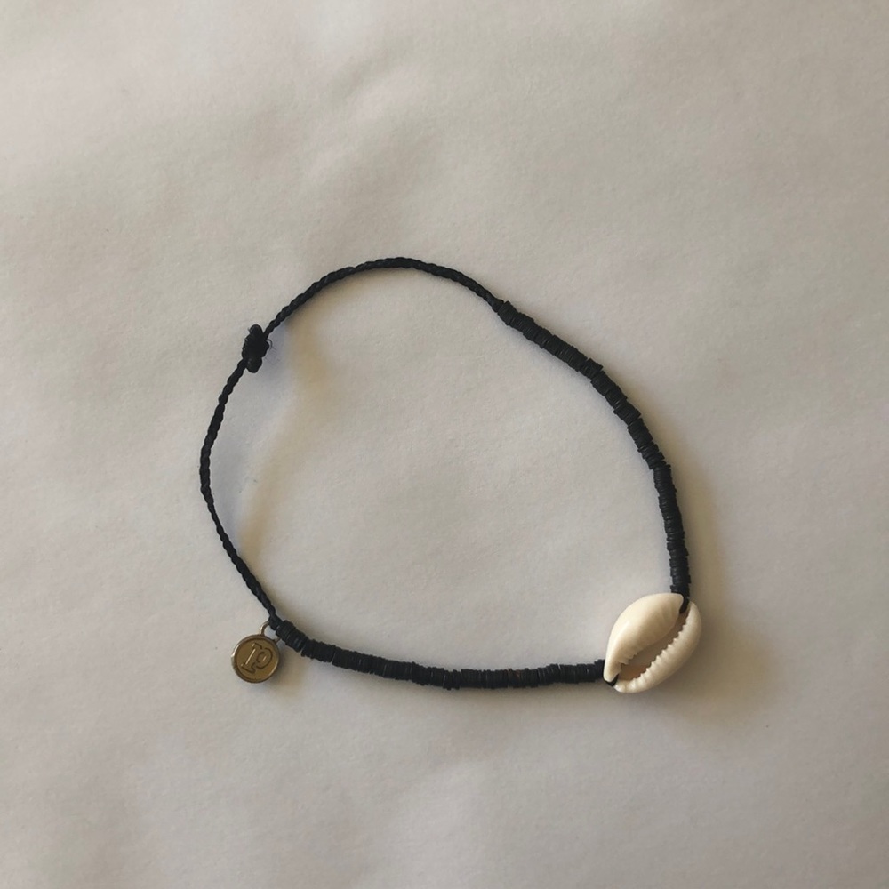 Pura vida shell bracelet